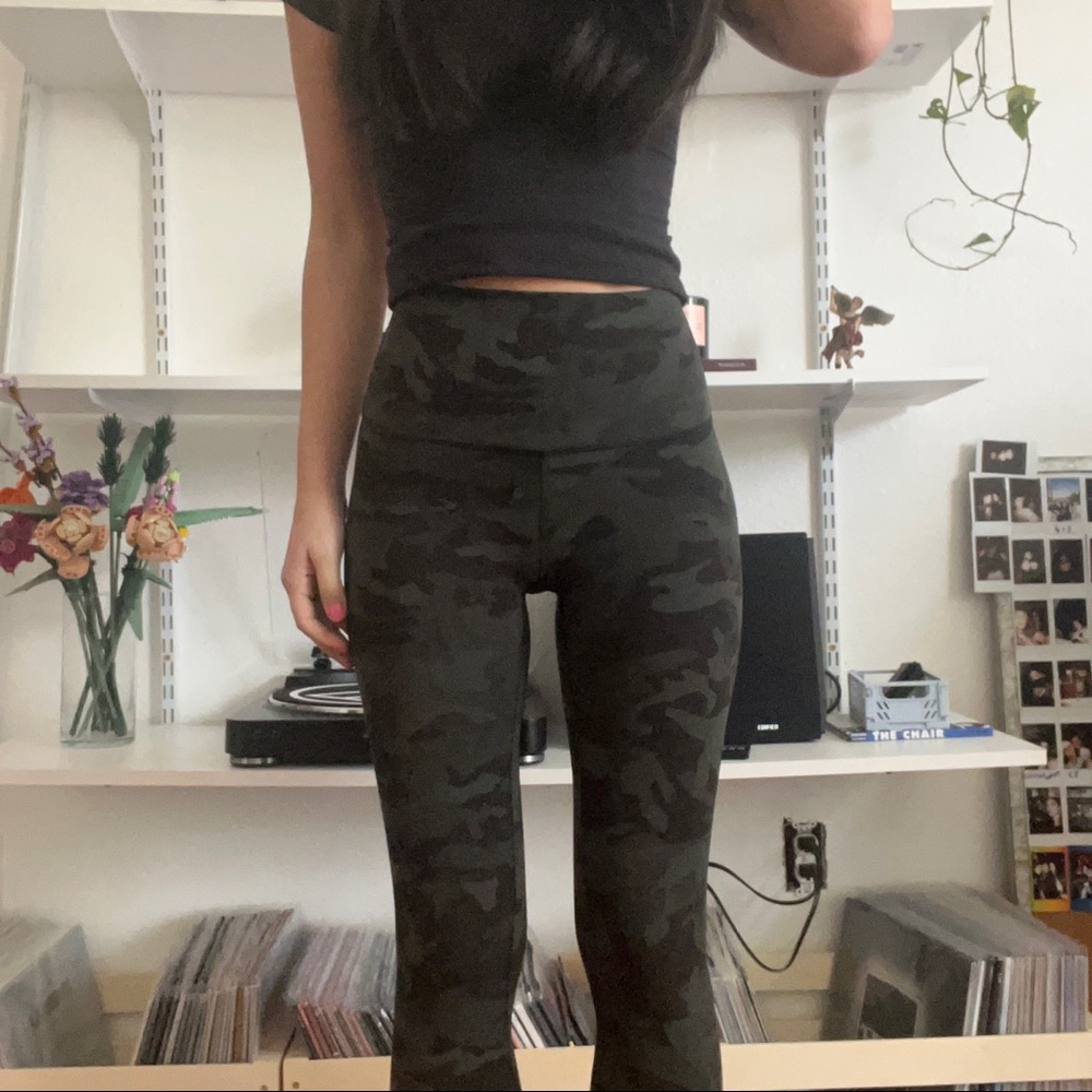 LULULEMON CROP ALIGN PANT
